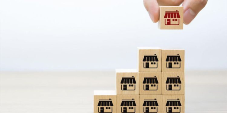 Hợp Đồng Nhượng Quyền Thương Hiệu: Các Điều Kiện và Điều Khoản