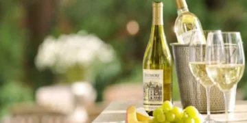 Mua rượu vang trắng chính hãng tại Rượu AK